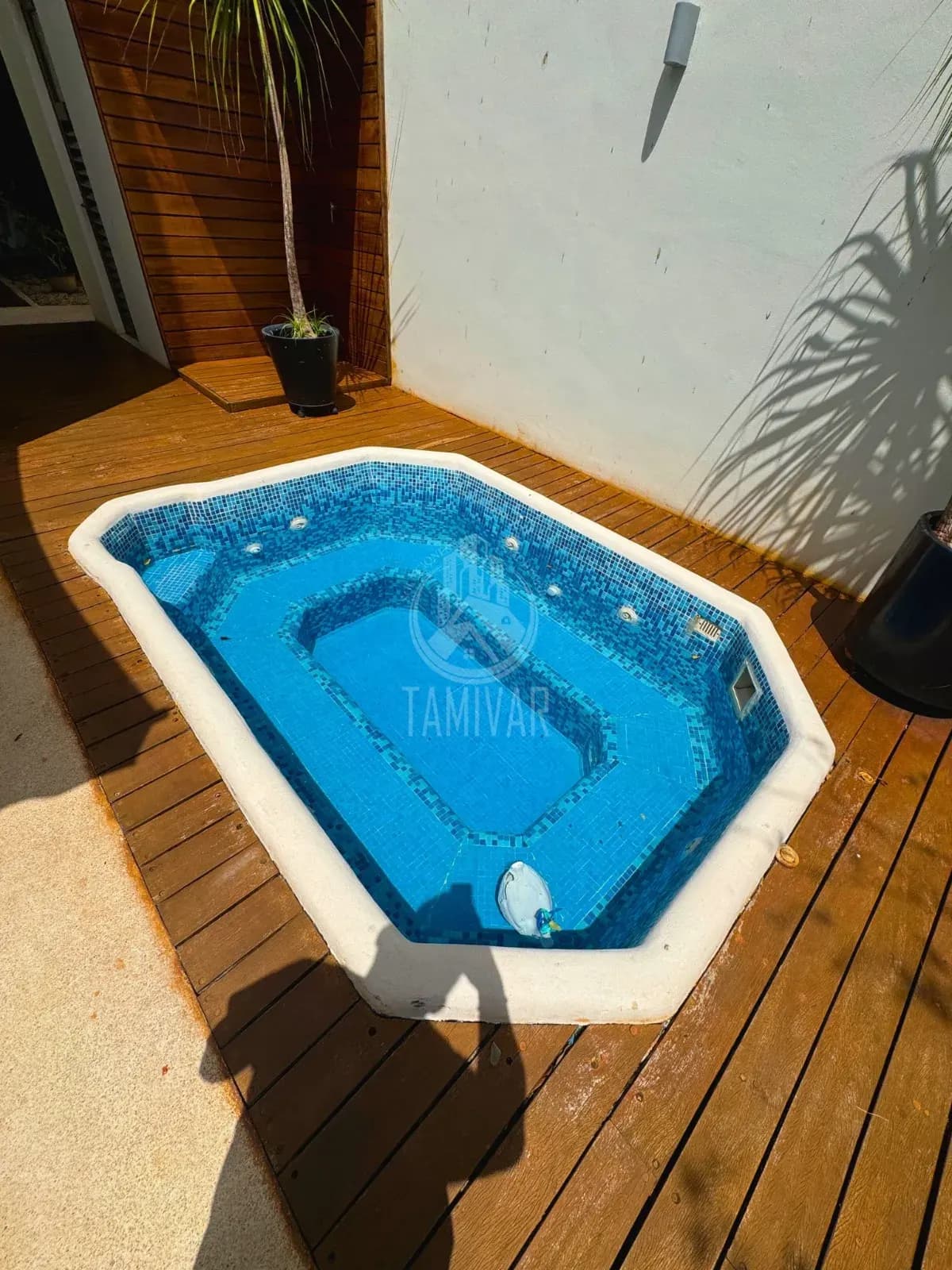 JACUZZI