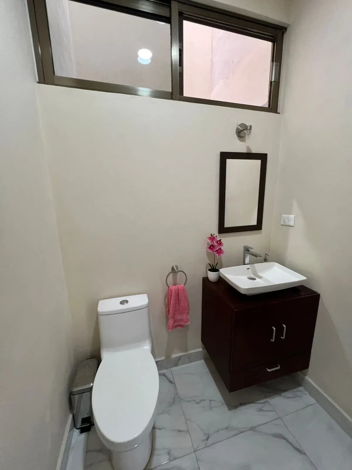 MEDIO BAÑO