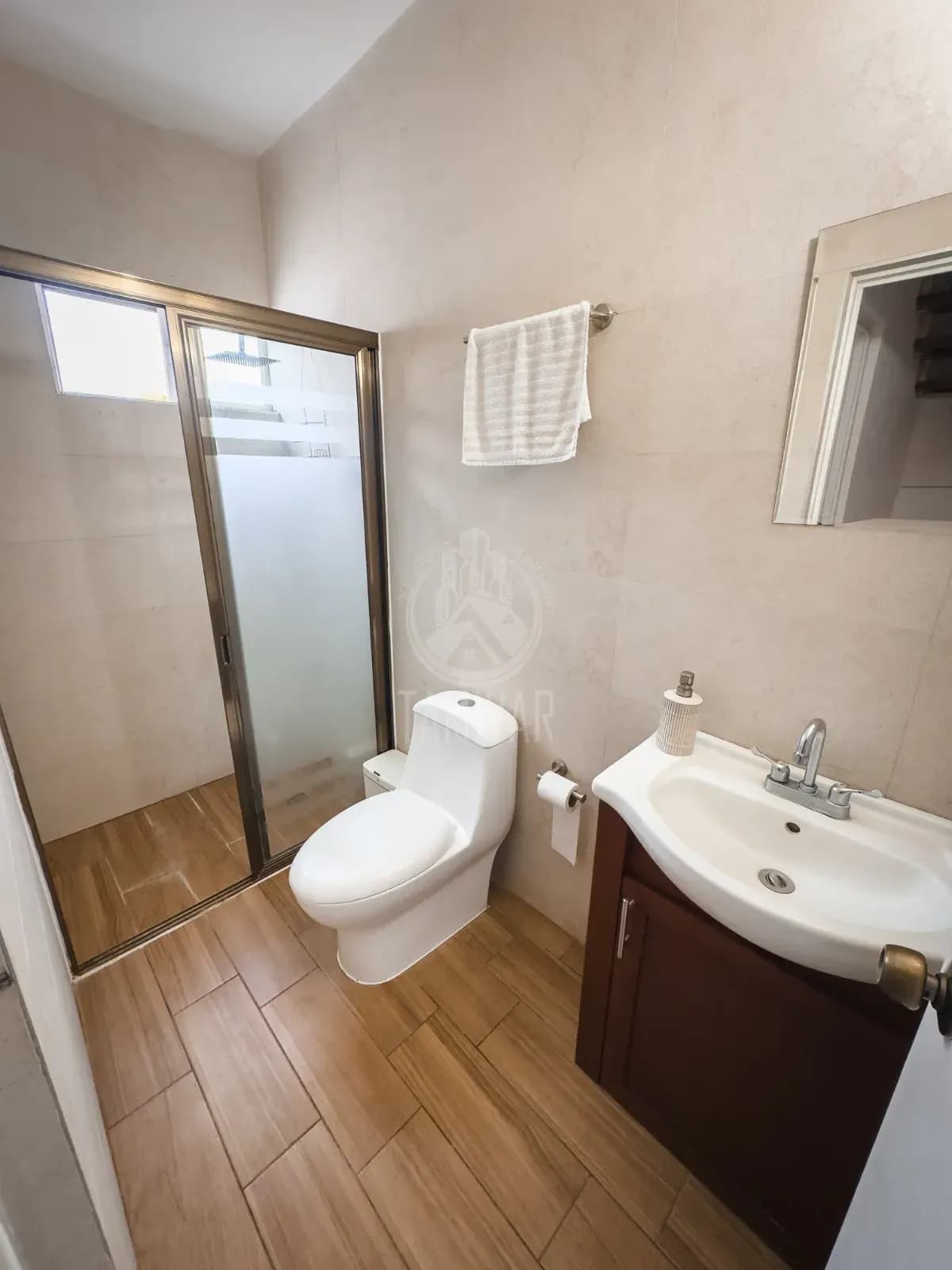 MEDIO BAÑO